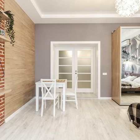 Modern Rus Apartamento Lviv Exterior foto
